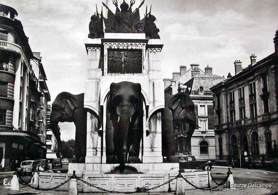73 Chambery Fontaine des Elephants II.jpg